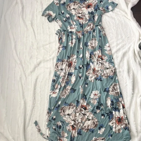 Pink Blush Flower Maternity Dress - Picture 4 of 4